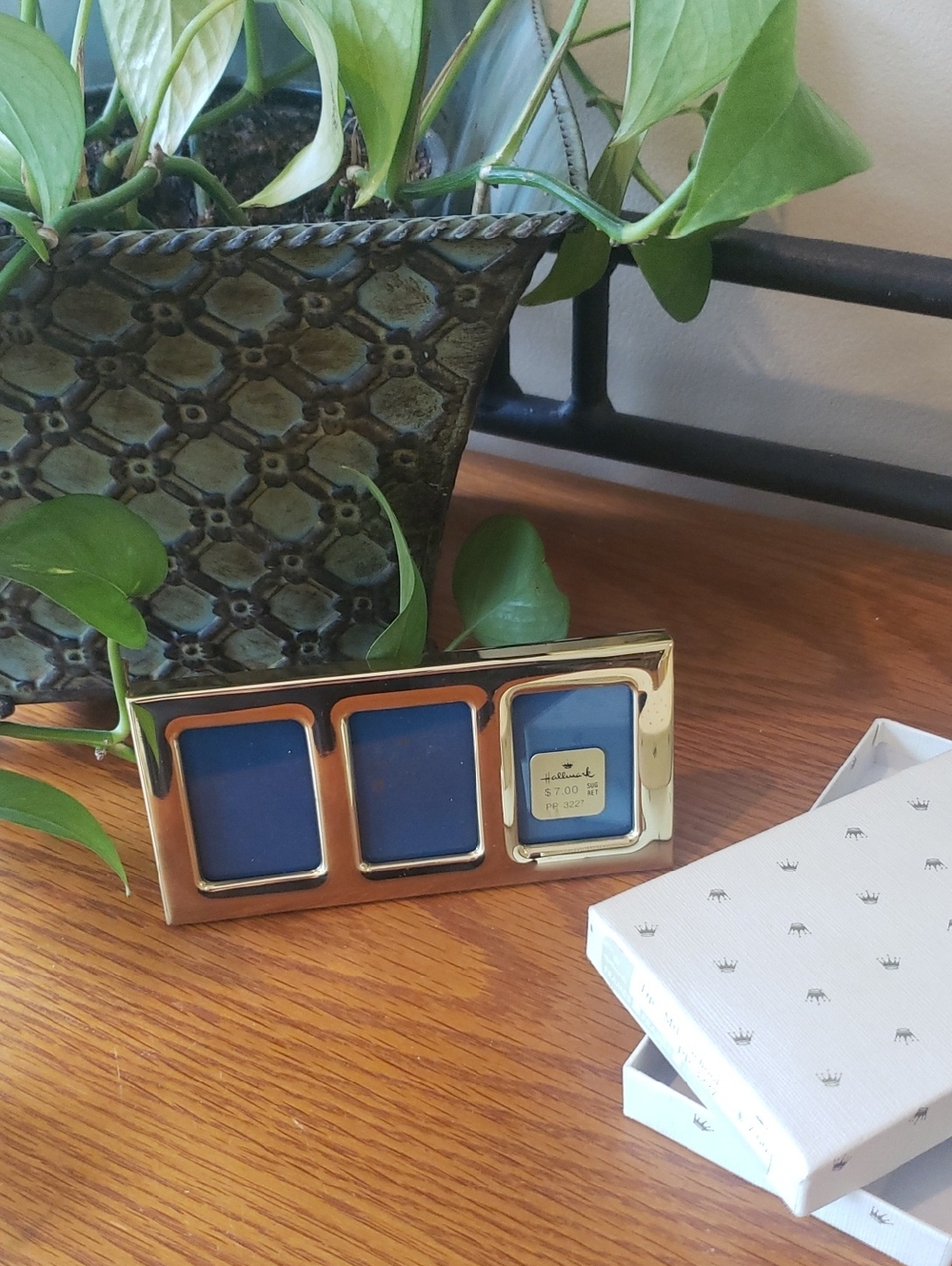 NWT Vtg In Original Box Hallmark Gold Multi-Photo Frame - Holds 3 Photos 2x3